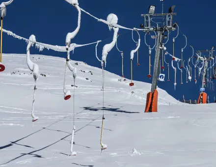 Shutdown of French Resorts May Extend Through Entire Season